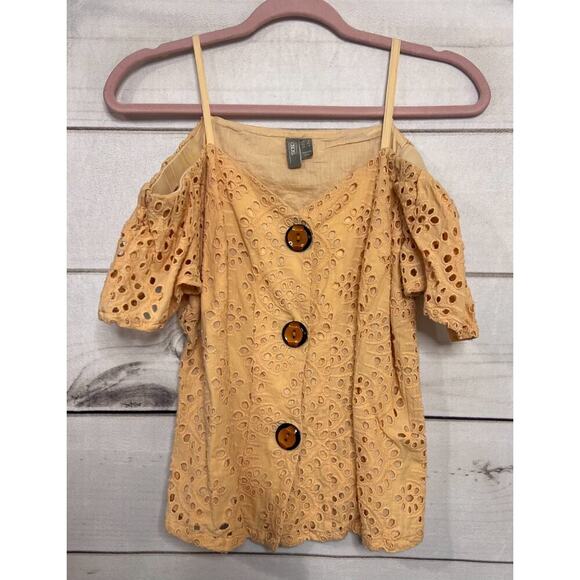 ASOS Top Size 2 Peach Eyelet Big Button Accents Stylish Chic - Picture 1 of 7